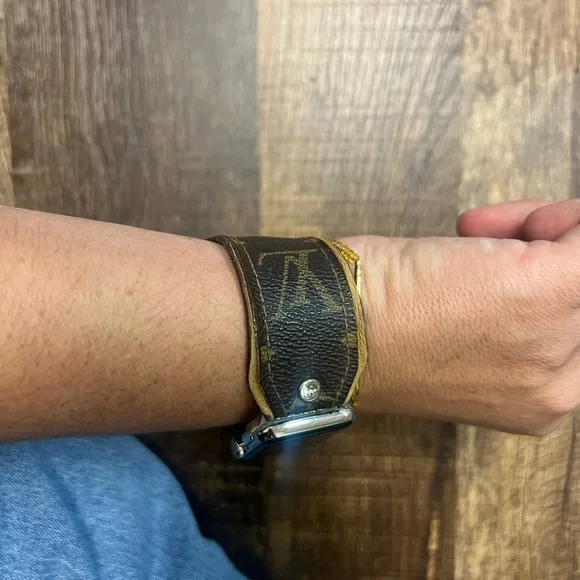 Spark*l LV Apple Watch Band - Picture 8 of 12